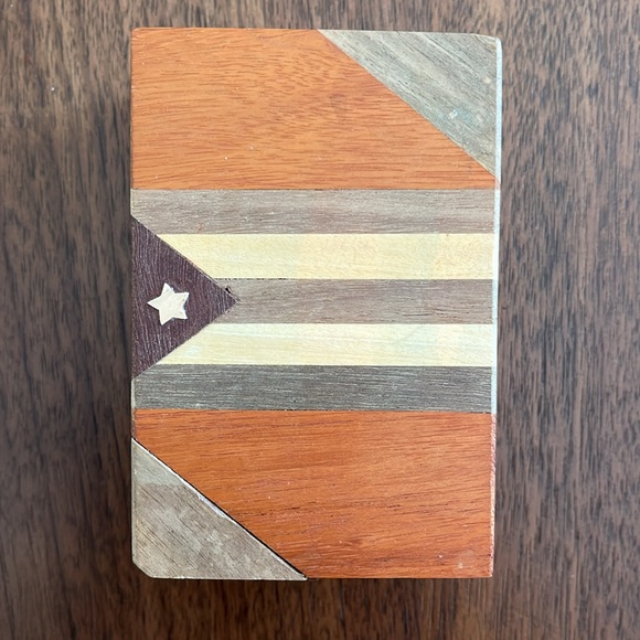 Wooden keepsake box from Cuba - Picture 7 of 10